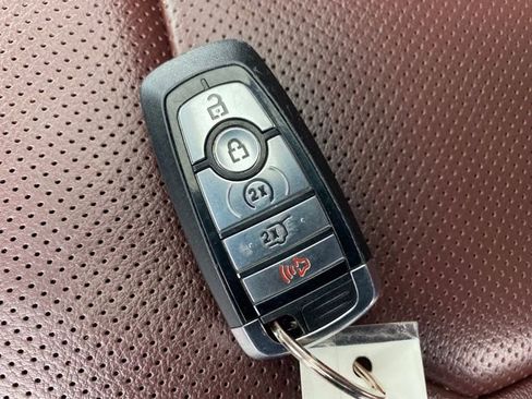 Used 2024 Ford Expedition Limited image 25