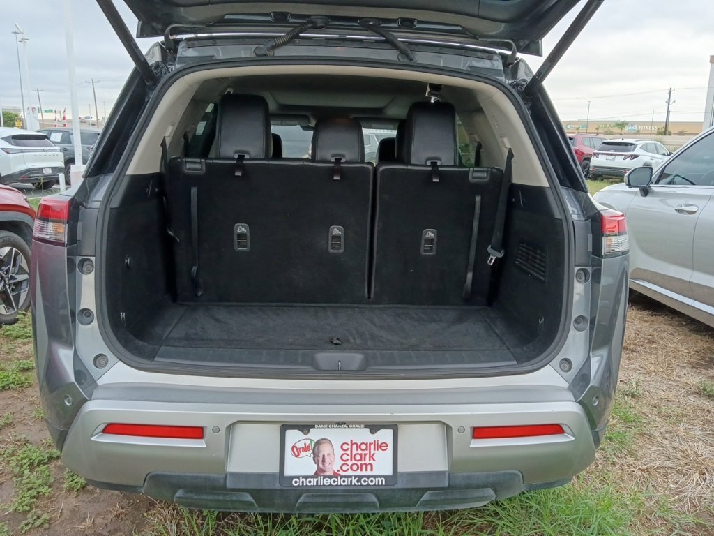 Used 2022 Nissan Pathfinder SL w/ SL Premium Package FWD image 5