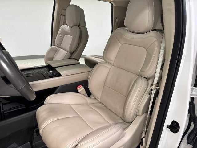 Used 2019 Lincoln Navigator L Reserve AWD/4WD image 17
