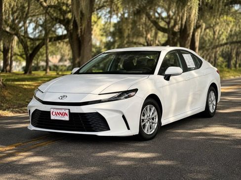 Used 2025 Toyota Camry LE w/ Convenience Package FWD image 2