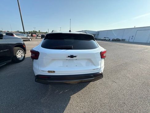 Used 2025 Chevrolet Trax ACTIV w/ Sunroof Package FWD image 10