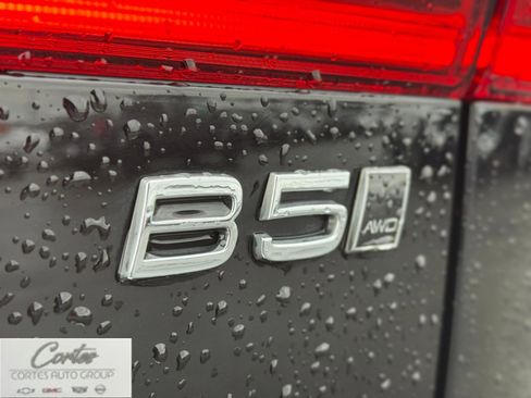 Used 2023 Volvo XC60 B5 Plus image 11