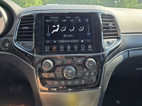 Used 2021 Jeep Grand Cherokee Limited image 29