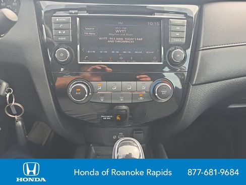 Used 2020 Nissan Rogue S FWD image 11