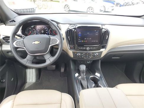 Used 2023 Chevrolet Traverse Premier image 9