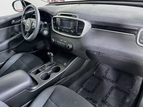 Used 2017 Kia Sorento AWD image 30
