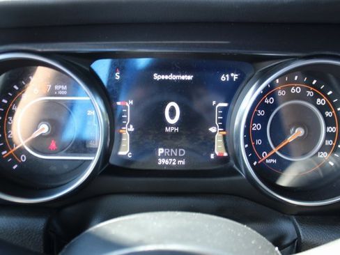 Used 2022 Jeep Wrangler Unlimited Sahara image 17