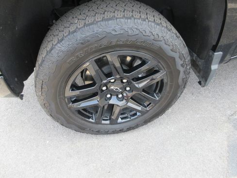 Used 2025 Chevrolet Silverado 1500 Custom Trail Boss AWD/4WD image 15