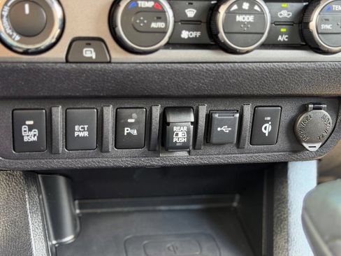 Used 2021 Toyota Tacoma TRD Sport w/ TRD Premium Sport Package AWD/4WD image 13