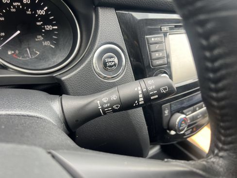 Used 2018 Nissan Rogue SV FWD image 11