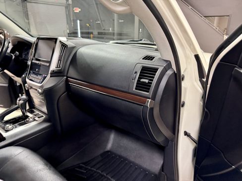Used 2019 Toyota Land Cruiser w/ Preferred Accessory Package image 28