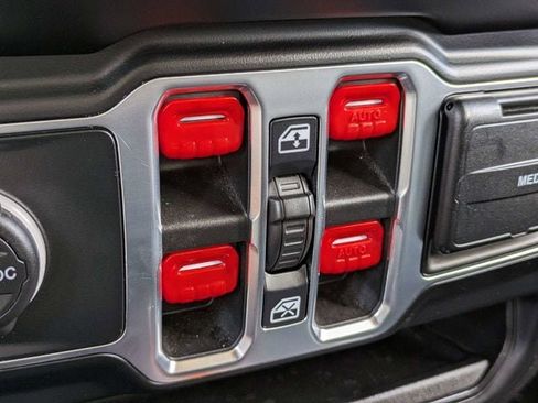 Used 2023 Jeep Wrangler Unlimited Sahara image 24