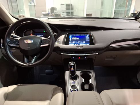 Certified 2023 Cadillac XT4 Luxury w/ Cold Weather Package FWD image 17