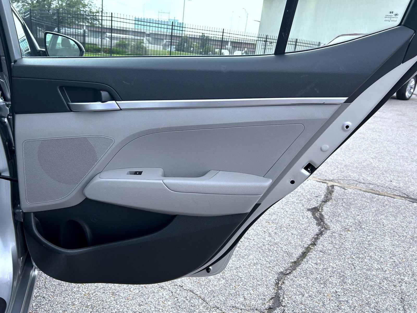 Used 2020 Hyundai Elantra SE FWD image 19