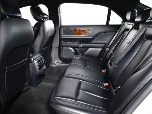 Used 2020 Lincoln Continental image 23