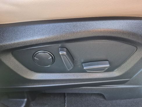 Certified 2022 Ford Explorer XLT w/ Equipment Group 202A image 25