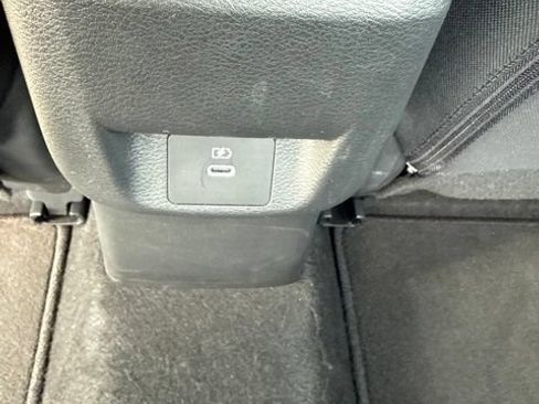 Used 2025 Nissan Versa SV FWD image 29