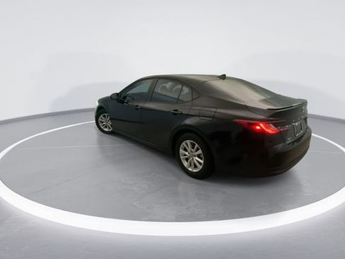 Used 2025 Toyota Camry LE w/ Convenience Package FWD image 4
