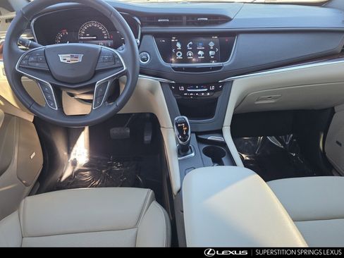 Used 2018 Cadillac XT5 Luxury w/ Driver Awareness Package image 28