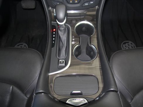 Used 2020 Buick Envision Essence w/ Experience Buick Package FWD image 18