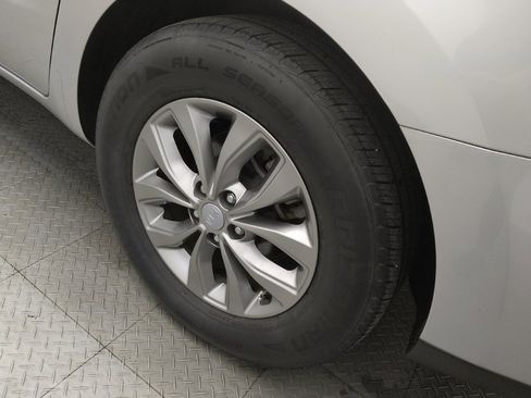 Used 2021 Kia Sedona LX FWD image 31