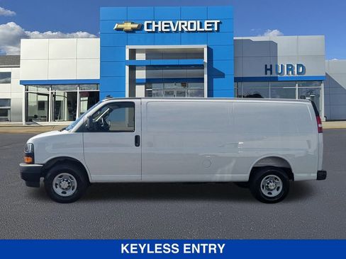 New 2025 Chevrolet Express 3500 Extended RWD image 7