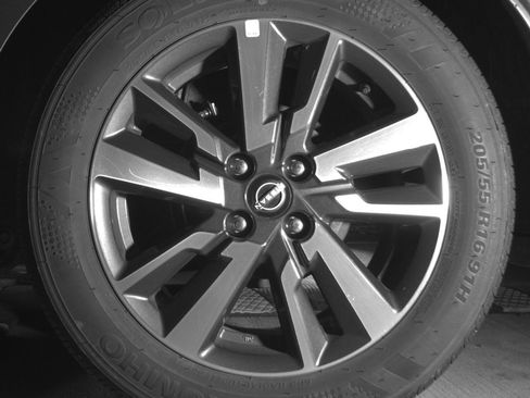 Used 2025 Nissan Versa SV w/ Trunk Package FWD image 14