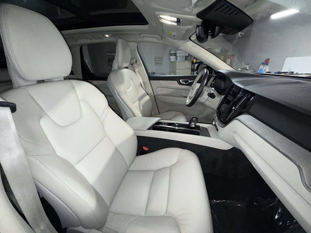 Used 2023 Volvo XC60 B5 Plus w/ Protection Package Premier AWD/4WD image 14