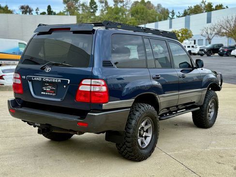 Used 2005 Toyota Land Cruiser AWD/4WD image 11