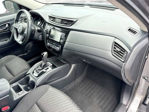 Used 2018 Nissan Rogue SV image 33