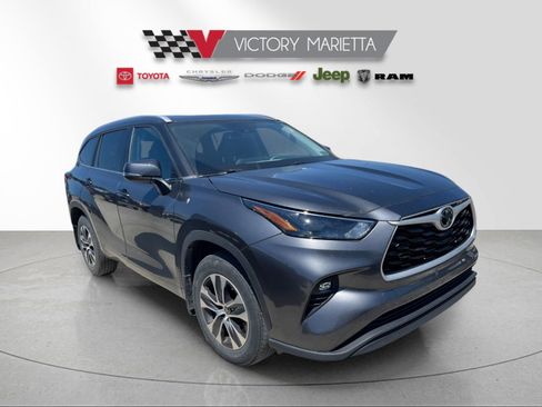 Used 2023 Toyota Highlander XLE FWD image 5