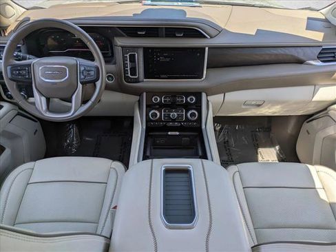 Used 2023 GMC Yukon XL Denali AWD/4WD image 17