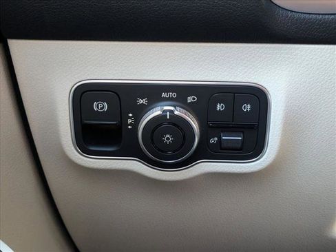 New 2026 Mercedes-Benz GLB 250 image 12