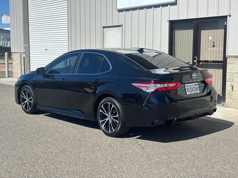 Used 2020 Toyota Camry SE FWD image 5