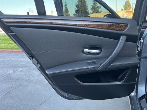 Used 2010 BMW 528i Sedan image 33