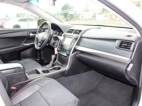 Used 2015 Toyota Camry SE FWD image 15