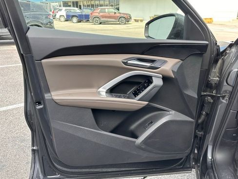 Used 2025 Audi Q5 Premium image 12