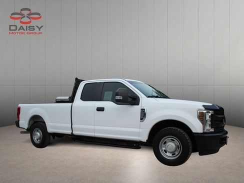Used 2019 Ford F250 XL w/ Power Equipment Group RWD image 3