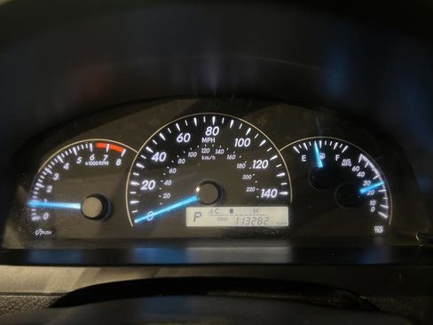 Used 2014 Toyota Camry L image 28