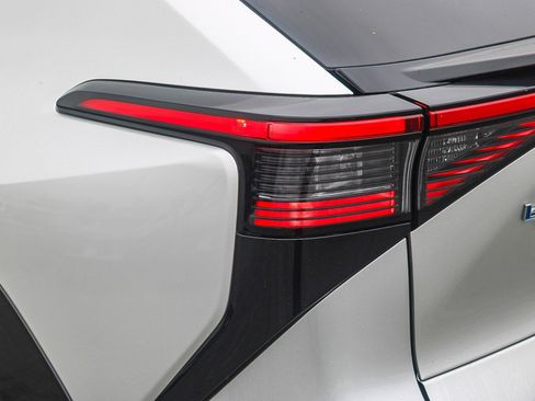 Used 2023 Toyota bZ4X XLE w/ Weather Package image 14