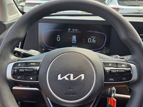 Used 2025 Kia Sportage LX FWD image 23