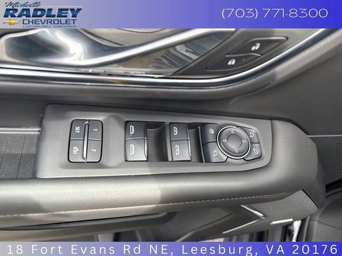 Used 2024 Chevrolet Suburban High Country AWD/4WD image 13