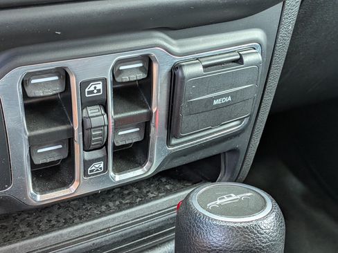Used 2023 Jeep Gladiator Overland AWD/4WD image 30
