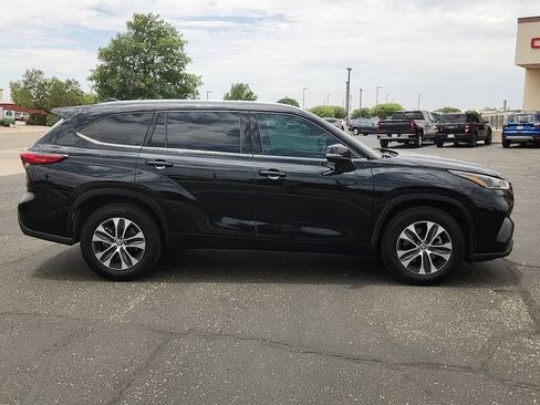 Used 2021 Toyota Highlander XLE FWD image 5