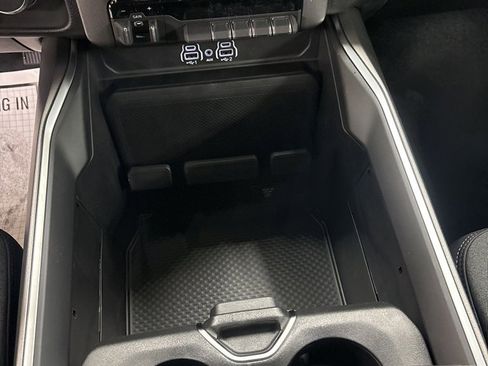 New 2026 RAM 1500 4x4 Crew Cab image 13