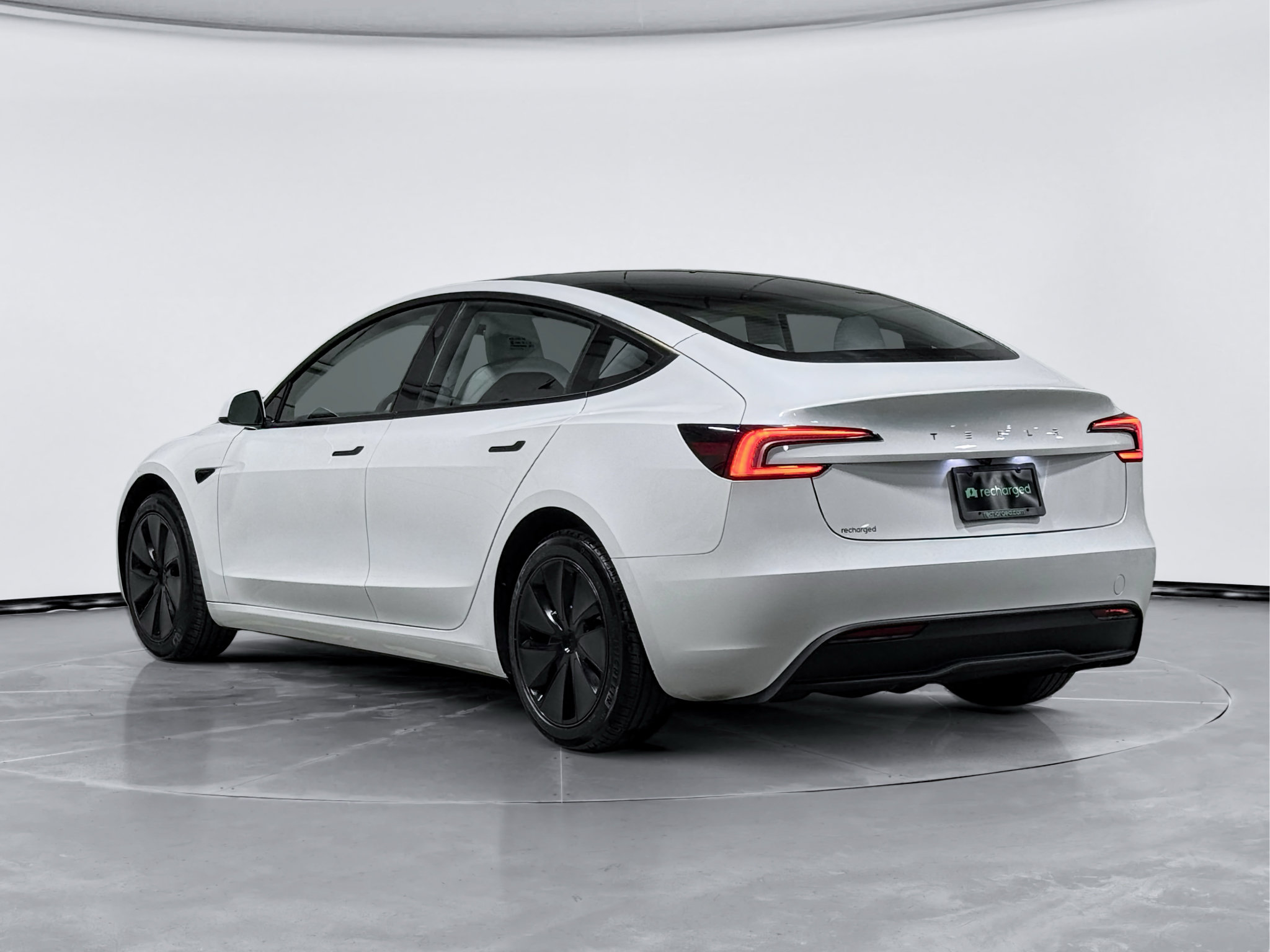 Used 2025 Tesla Model 3 Long Range RWD image 2