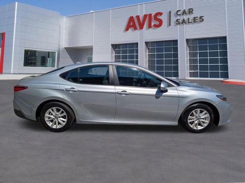 Used 2025 Toyota Camry LE image 5