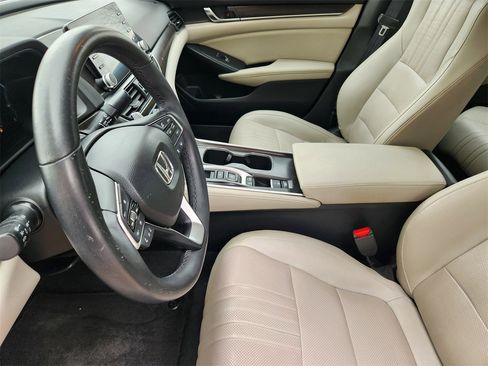 Certified 2018 Honda Accord Touring image 12