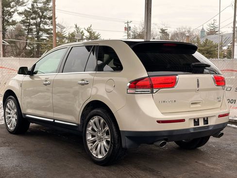 Used 2014 Lincoln MKX AWD w/ Equipment Group 102A image 9