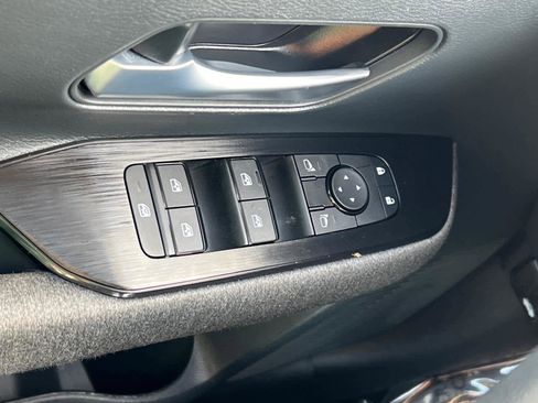 Used 2025 Nissan Kicks SV image 22